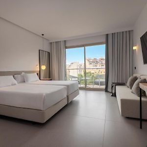 Zimmer mit Kingsize-Bett